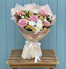 Букет цветов из:  Гвоздики, Орхидеи и Розы в Воздвиженское
