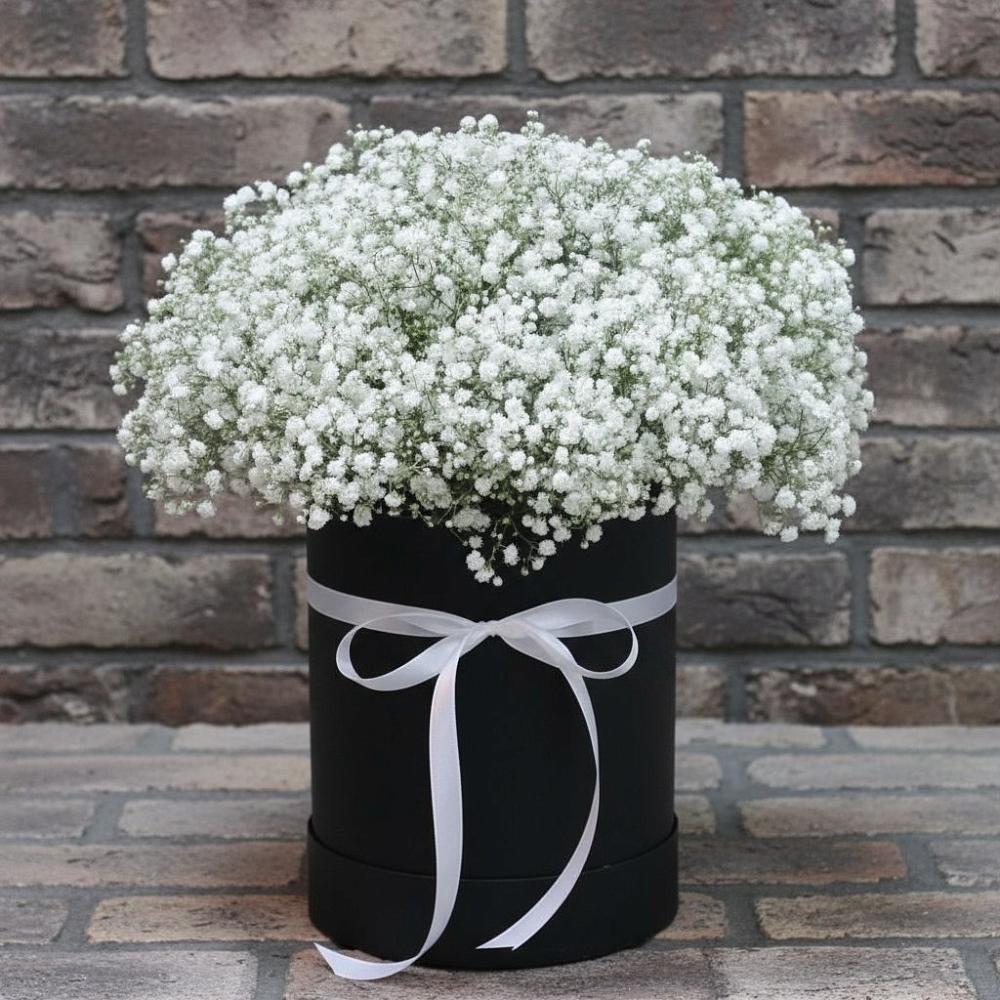 Цветочная композиция из Гипсофила в шляпной коробке в Воздвиженское