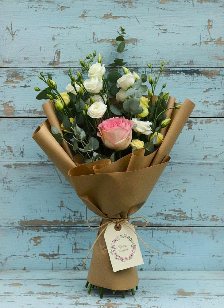 Букет цветов из: Розы и Лизиантусы в Воздвиженское