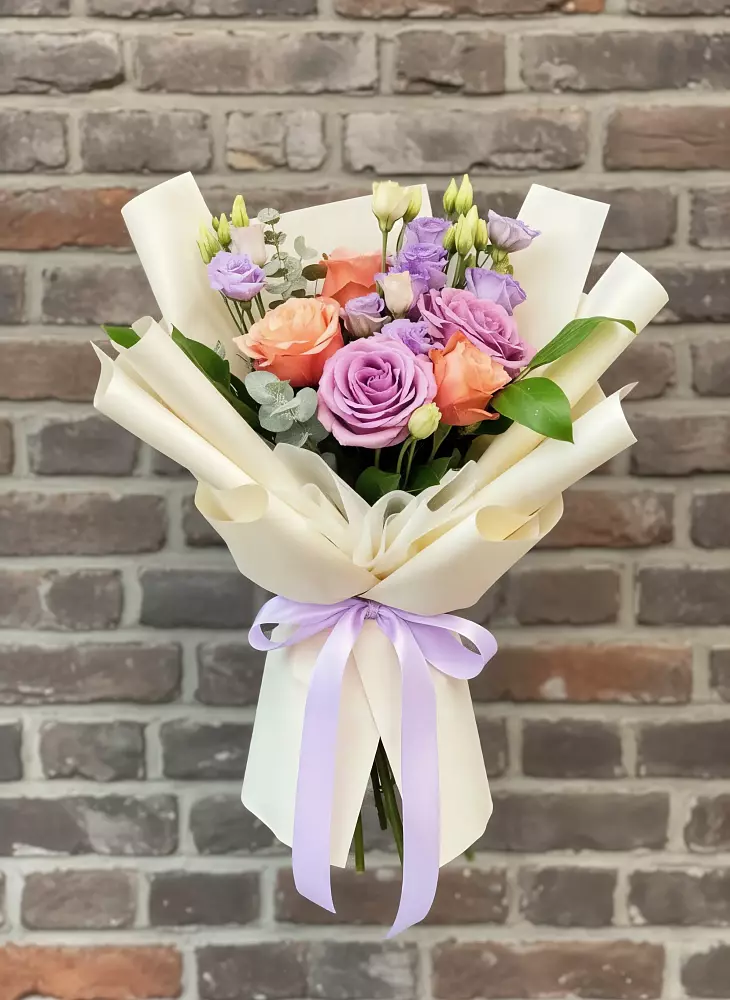 Букет цветов из: Лизиантусы и Розы в Воздвиженское