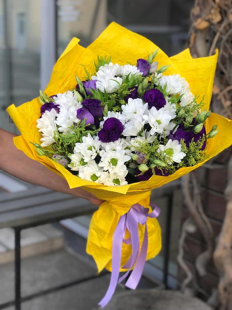 Букет цветов из: Ирисы, Хризантемы и Ромашки в Воздвиженское
