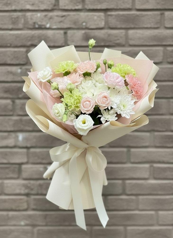 Букет цветов из: Гвоздики, Розы, Лизиантусы и Хризантемы в Воздвиженское