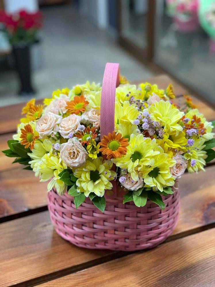 Цветочная композиция из Хризантемы и Розы в корзине в Воздвиженское