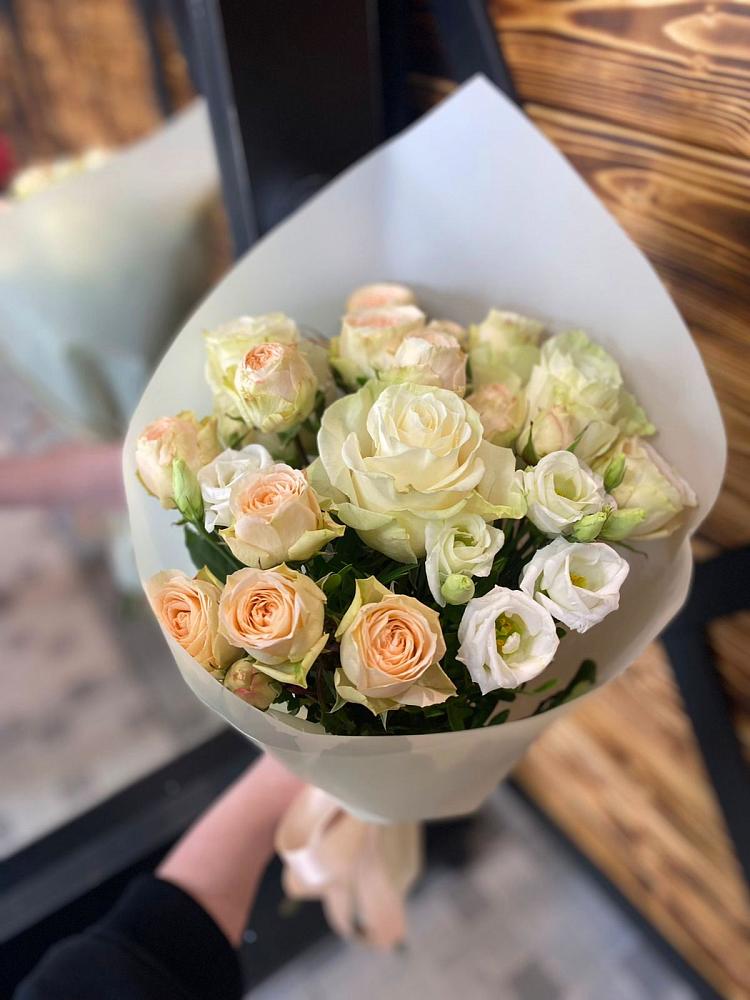 Букет цветов из: Розы и Лизиантусы в Воздвиженское